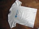 1. T-Shirt flach auflegen