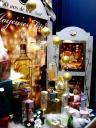 Auslagendeko einer (anderen) Parfumerie