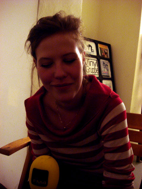 Gerlinde Lang (FM4) mich inteviewend