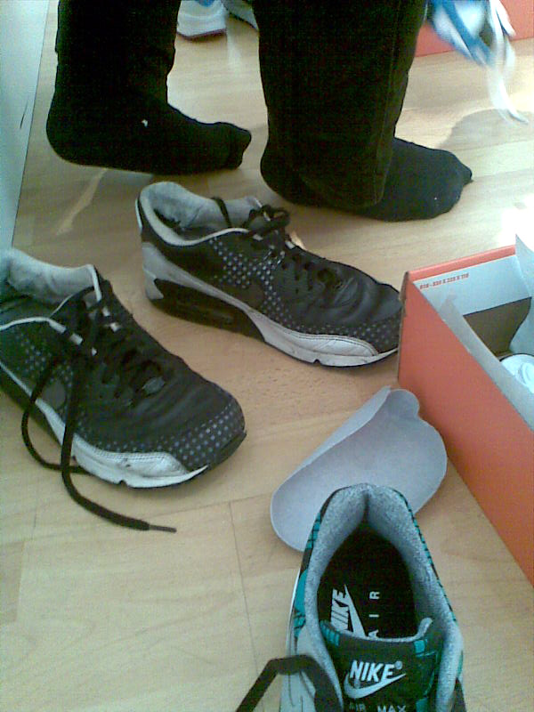 Die alten mit kaputter Sohle Die alten mit kaputter Sohle