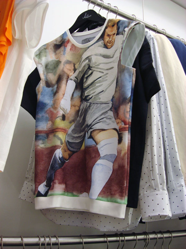 \ superated Shirt mit Fußball Aquarell in Digitaldruck