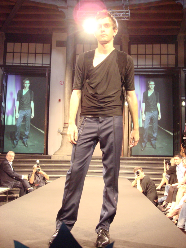 Tragbare Kokons, ebenfalls zum Thema e-motion Tragbare Kokons, ebenfalls zum Thema e-motions