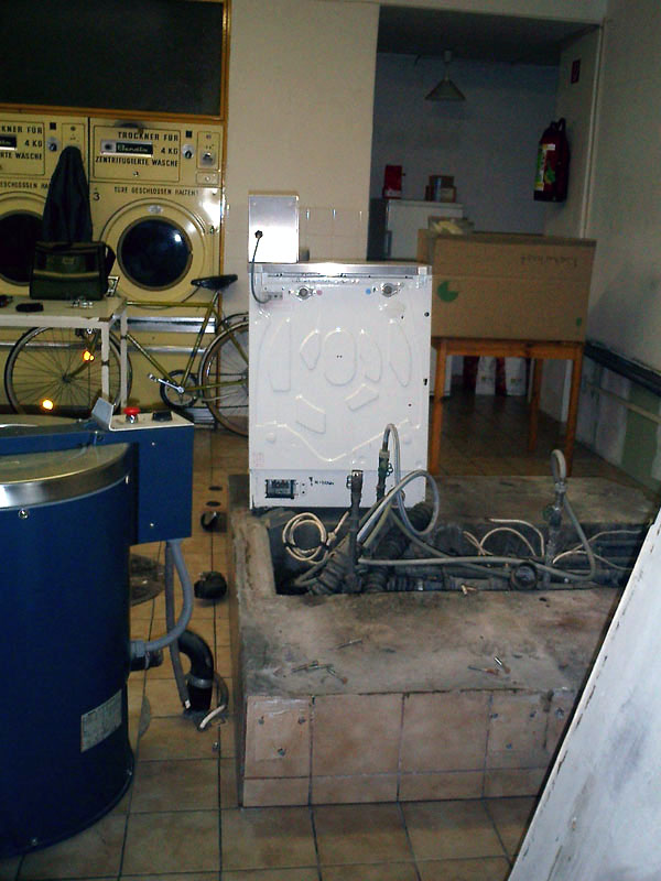 Maschinenwelt im Waschsalon