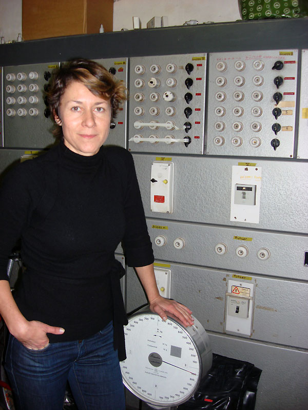 Sonja Weinstabel in ihrer Schaltzentrale