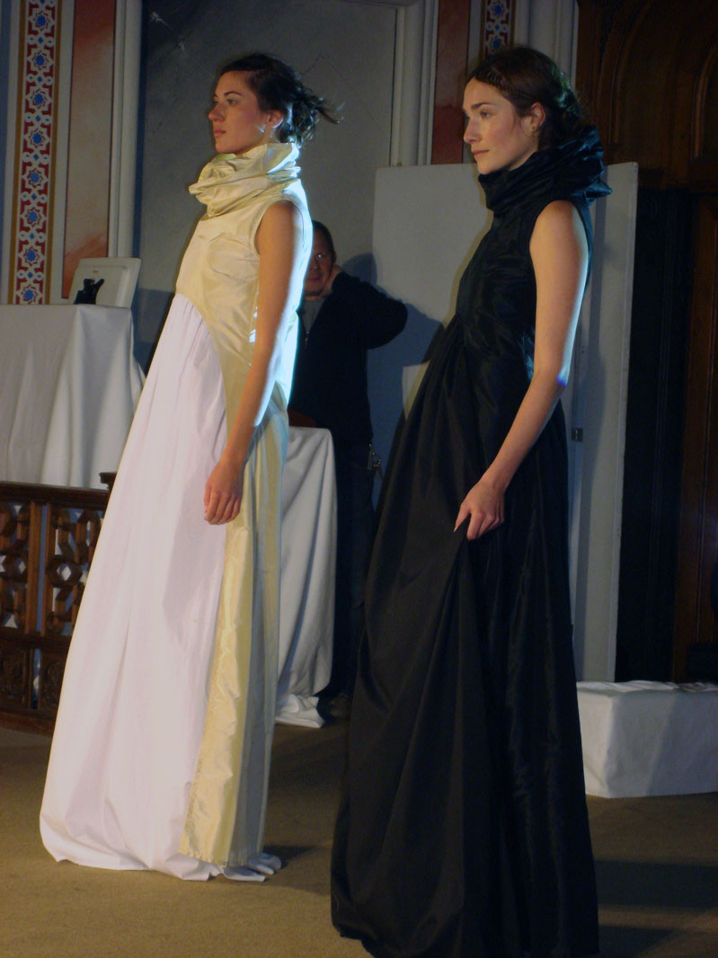 Elfenkleid, Black & White