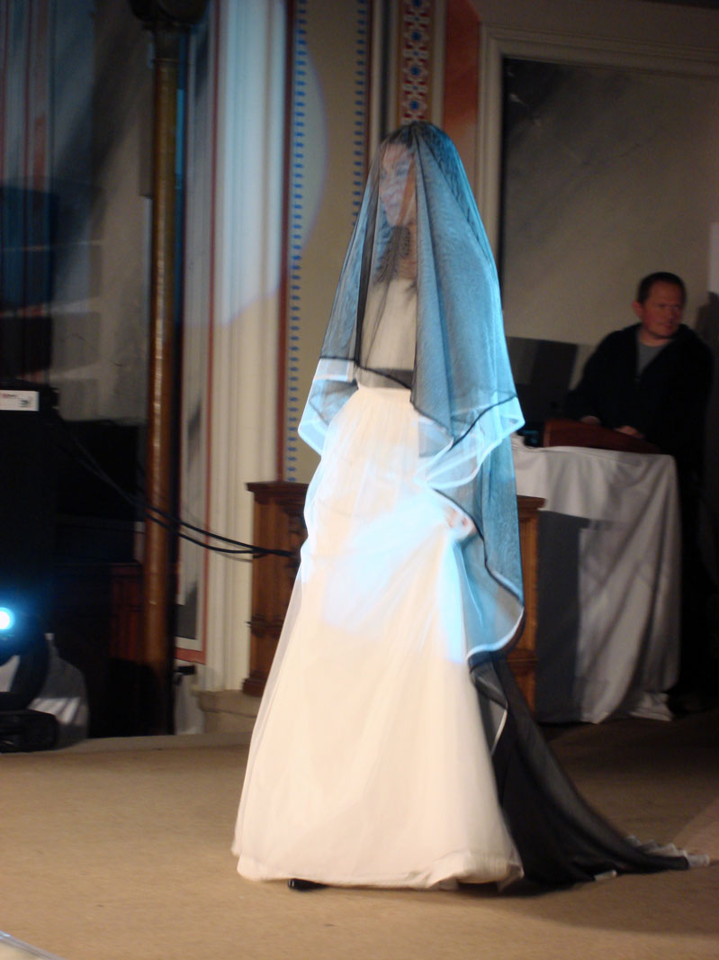 Elfenkleid, Black & White