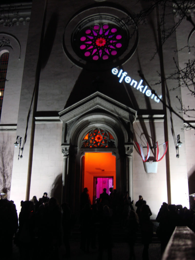 Elfenkleid Show in der Gustav Adolf Kirche