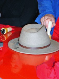 Stempelaktion mit Hut