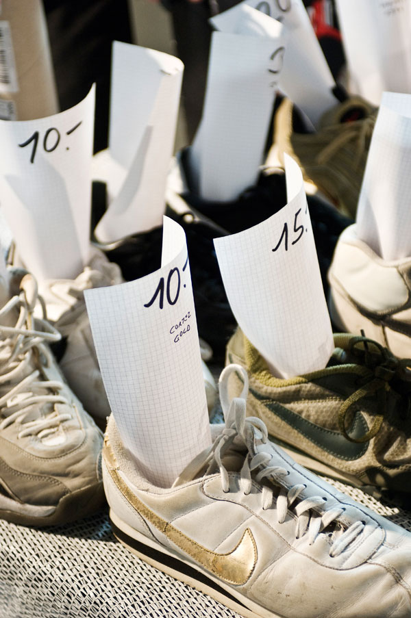 Auf der Sneakerness geht’s nicht nur um die neuesten Modelle, sondern auch um den Tausch und Verkauf von Sneaker aus der eigenen Sammlung. Foto: Dejan Jovanovic Auf der Sneakerness geht’s nicht nur um die neuesten Modelle, sondern auch um den Tausch und Verkauf von Sneaker aus der eigenen Sammlung. Foto: Dejan Jovanovic