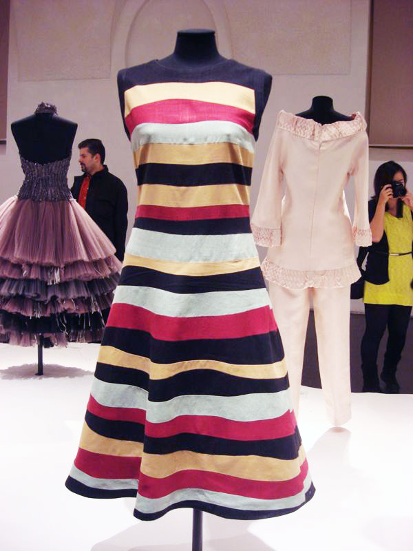 Raffaella Curiel: Haute Couture Tageskleid aus Leinen, 1984 Raffaella Curiel: Haute Couture Tageskleid aus Leinen, 1984