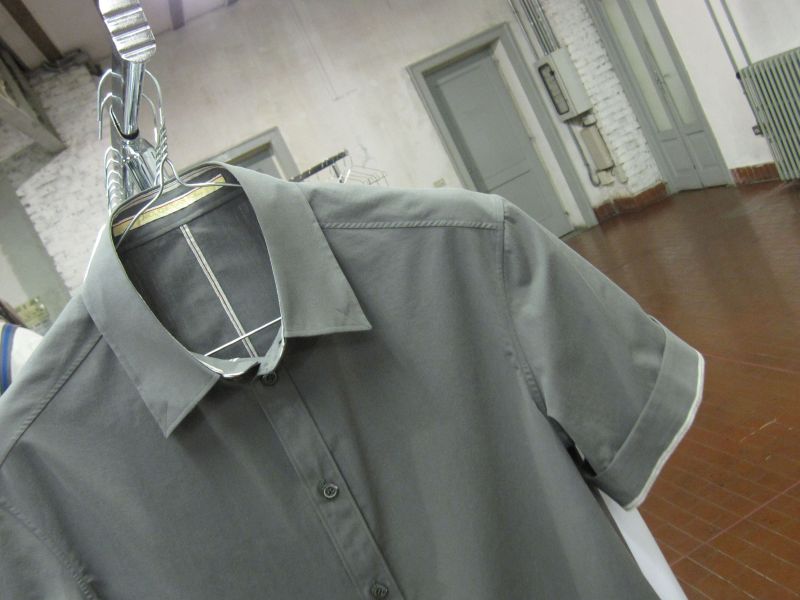 Ein Hemd aus der edge-Kollektion von Carol Christian Poell