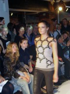Fashionshow "Querschnitt", Modekolleg Herbsstraße, 2010, Modell von Pia Proskawetz