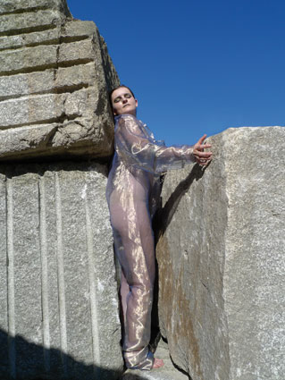 Elisa Thönen: "Die Mimikry der Manila Grey", Model: Tine Scholl