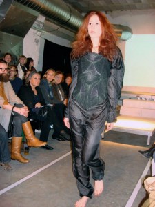 Elisa Thönen Fashion & Textile: Die Mimikir der Manila Grey