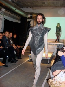 Elisa Thönen Fashion & Textile: Die Mimikir der Manila Grey