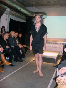 Elisa Thönen Fashion & Textile: Die Mimikir der Manila Grey