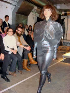 Elisa Thönen Fashion & Textile: Die Mimikir der Manila Grey