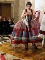 Ute Neuber: Kleiderbausatz, Performance