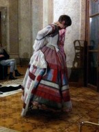 Ute Neuber: Kleiderbausatz, Performance