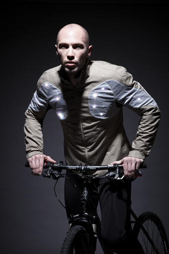 Utope: Sporty Supaheroe, Wolfgang Langeder in Kooperation mit Fraunhofer IZM/Stretchable Circuits